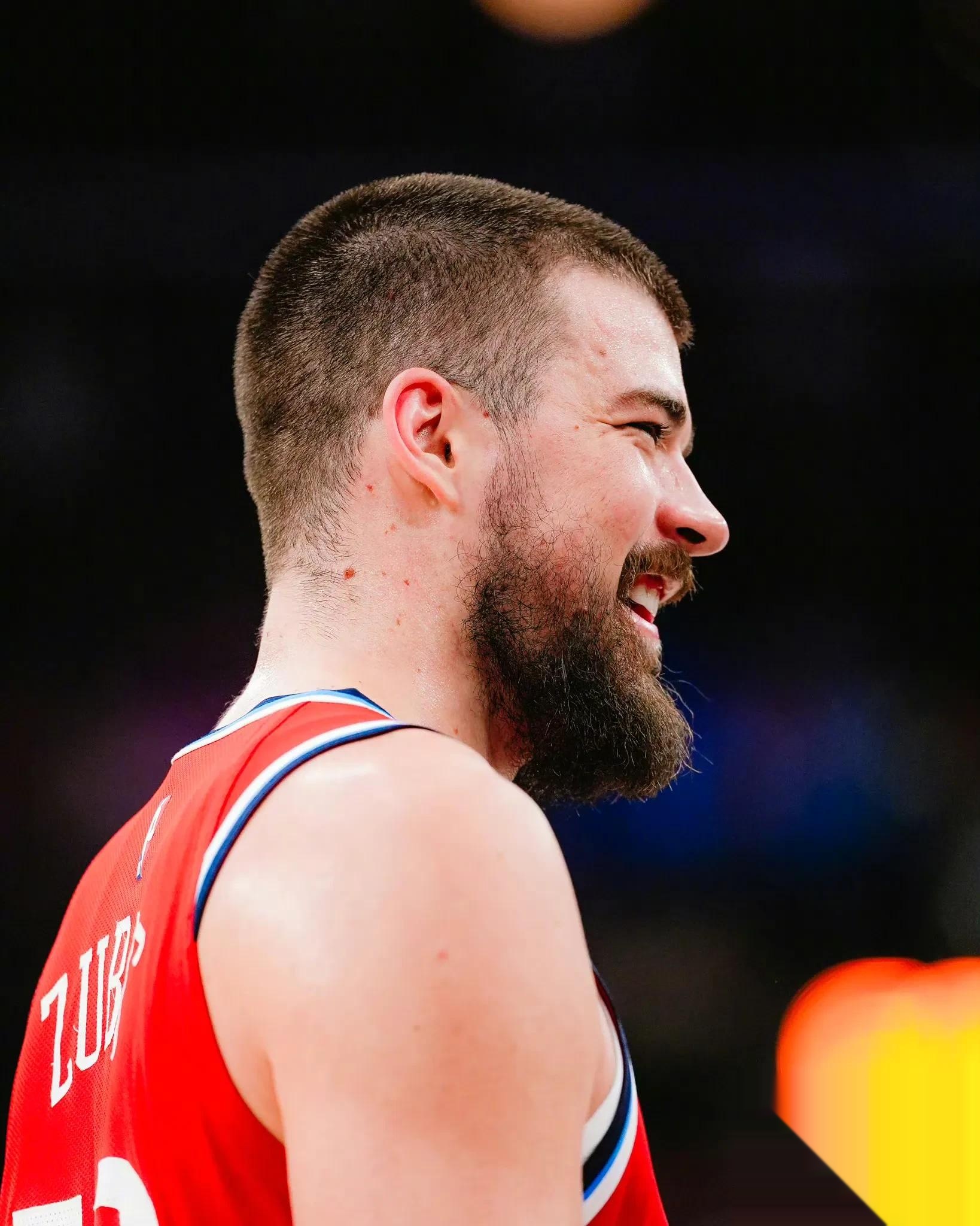 关于哈登官方宣布出色发挥新规，瑞士队引发争议！引发球迷热议的信息